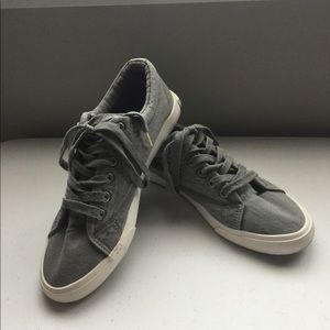 Rocket dog tennis shoes